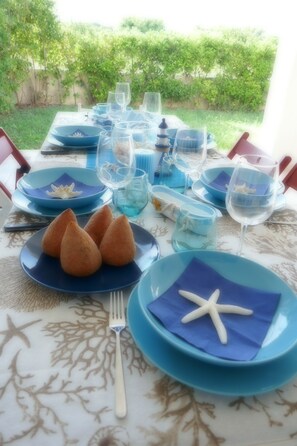 Outdoor dining - Ville Ninfea - 2 independent twin pool villas, 150 mt by the sea Fontane Bianche (Fontane Bianche)