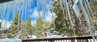 Family Friendly/Couples Retreat/Cozy Chalet/Fenced Patio/Ski Slope View/Fire Pit