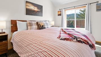 2 bedrooms, desk, free WiFi, bed sheets