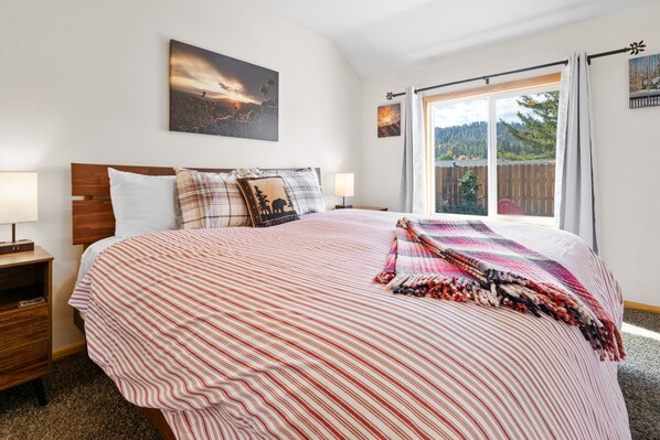 2 bedrooms, desk, free WiFi, bed sheets