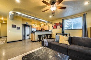 Living area - Airhome52 (Nampa)