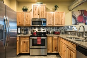 Living area - Airhome52 (Nampa)