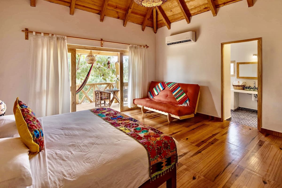 Minibar, laptop workspace, free WiFi, bed sheets
