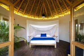 Bungalow Confort | Minibar, espacio para trabajar con laptop, wifi gratis y ropa de cama 