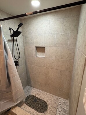 Combined shower/bathtub, hair dryer, towels, soap