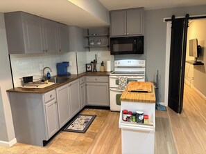 Refrigerador, microondas, horno, placa de cocina