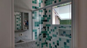 Shower - Single-story house with swimming pool, Caraguatatuba-Sumaré (Caraguatatuba)
