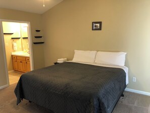 3 bedrooms, desk, iron/ironing board, free WiFi