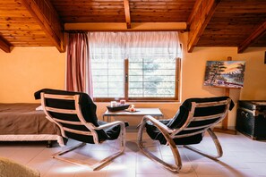 3 habitaciones, tabla de planchar con plancha, wifi y ropa de cama