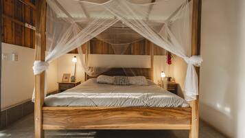 Minibar, laptop workspace, free WiFi, bed sheets