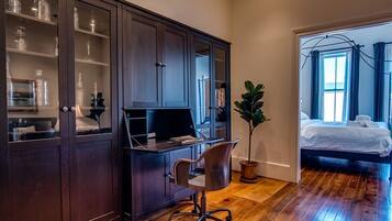 2 bedrooms, desk, iron/ironing board, free WiFi