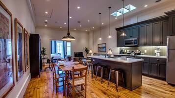 冰箱、微波炉、烤箱、炉灶