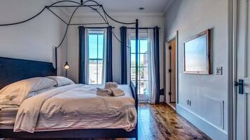 2 bedrooms, desk, iron/ironing board, free WiFi