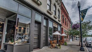 A storefront with a cafe named 'AMITY' and a sign for 'KEUKA COLLEGE'.