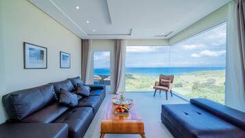 Panoramic Apartment, 1 Bedroom, Sea View | Living room