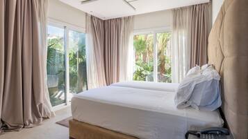 Panoramic-Apartment, 1 Schlafzimmer, Meerblick | Bettwäsche aus ägyptischer Baumwolle, hochwertige Bettwaren