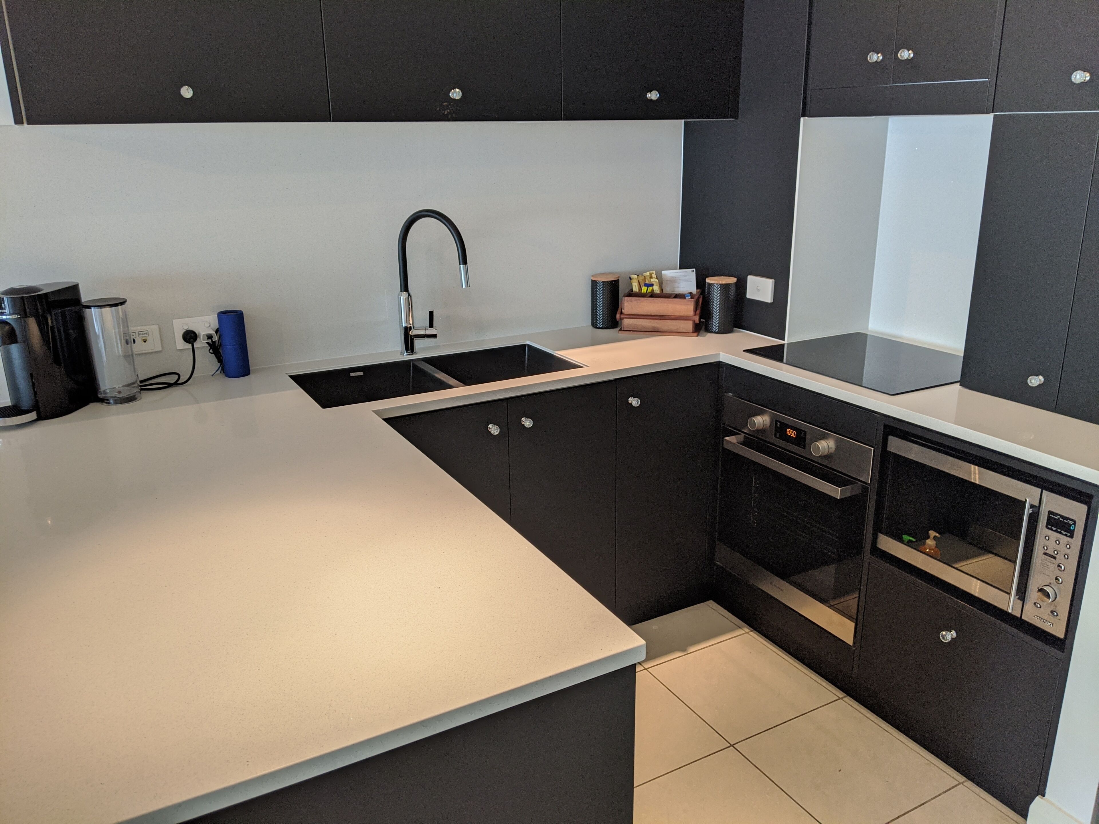 The escape luxury apartment Peppers beach club palm cove — image 6