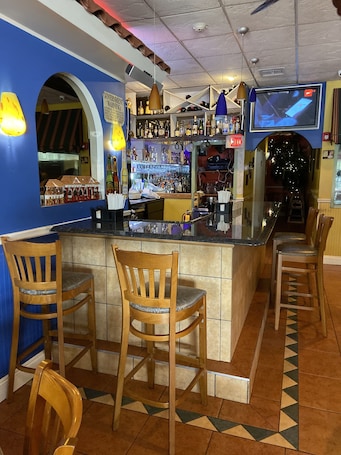 Bar (on property). Deer Park Motor Inn