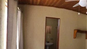 Kamar Double Standar | Wastafel kamar mandi