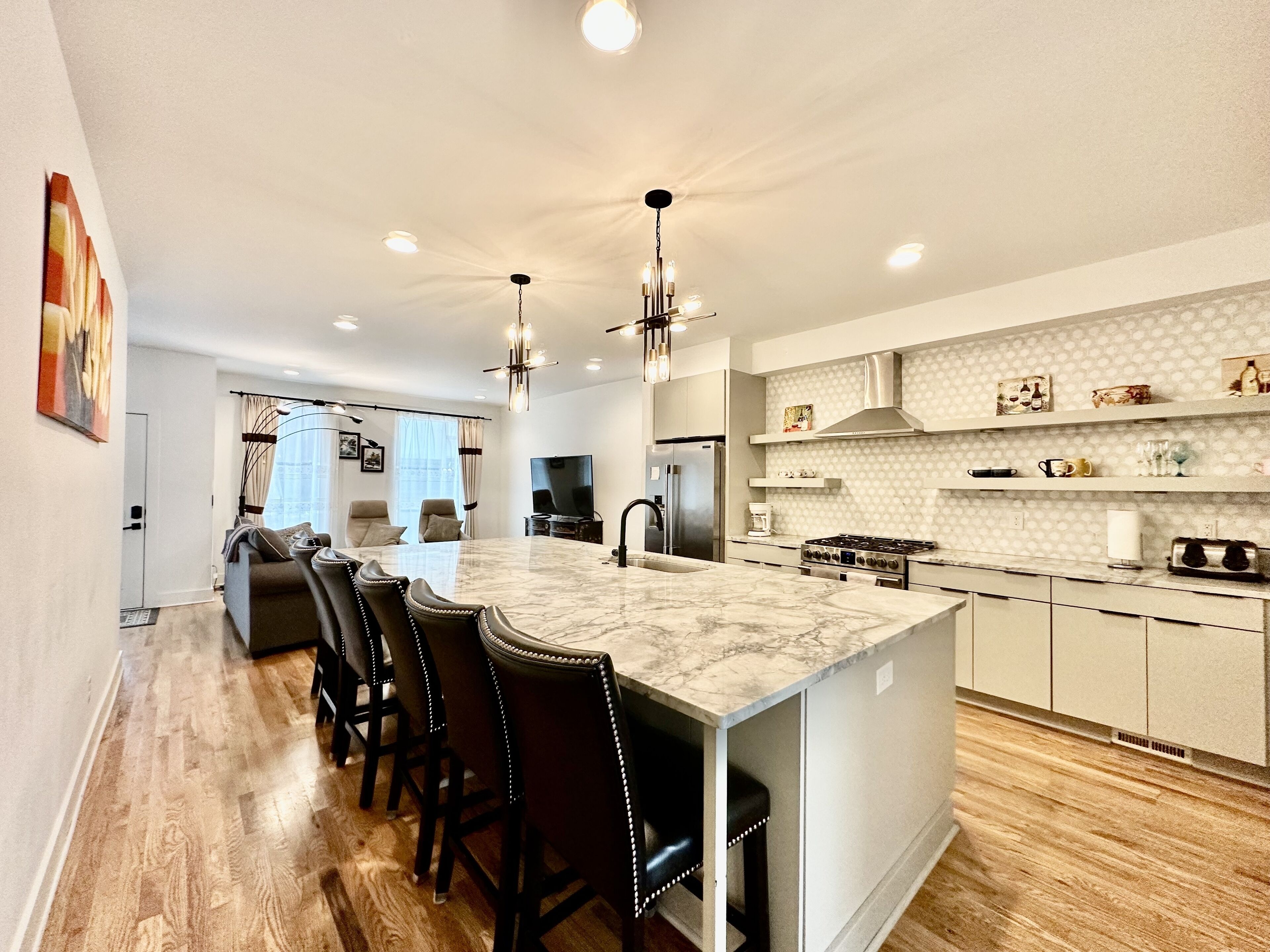 ثلاجة، ميكروويف، فرن، موقد طهي مسطح