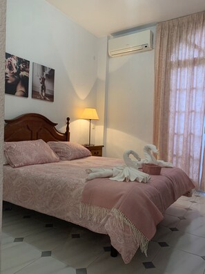 6 chambres, fer et planche à repasser, Wi-Fi, draps fournis