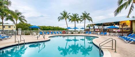 Piscine extérieure, piscine chauffée