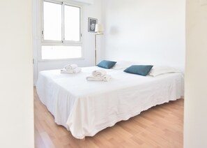 2 habitaciones, tabla de planchar con plancha, wifi y ropa de cama 