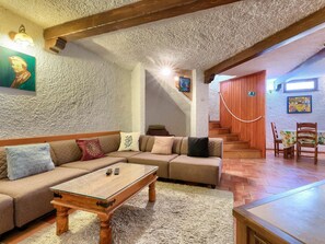 TV - Stunning private villa for 8 guests with A/C, private pool, WIFI, TV, patio and pets allowed (Muntic)