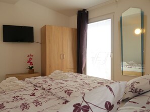 2 bedrooms, travel crib, free WiFi