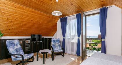 Beautiful private villa for 6 guests with A/C, private pool, WIFI, TV, patio and pets allowed