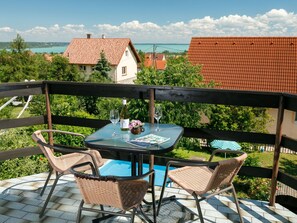 تناول الطعام بالخارج