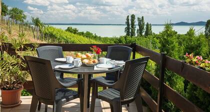 Beautiful private villa for 4 people with WIFI, A/C, TV and patio