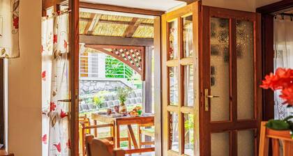 Wunderbares alleinstehendes Ferienhaus für 4 Gäste mit W-LAN, TV und Terrasse