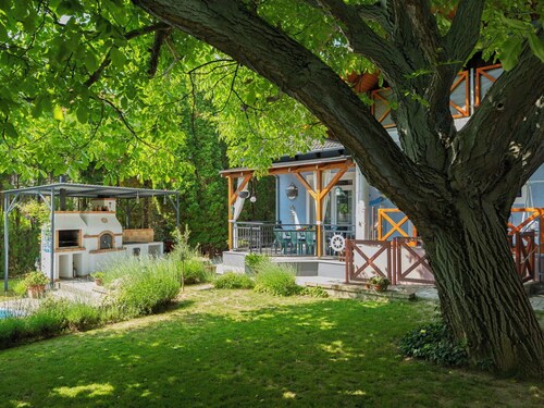 Beautiful private villa for 8 guests with private pool, WIFI, A/C, TV and patio