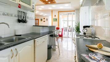 Mikrowelle, Ofen, Geschirrspüler