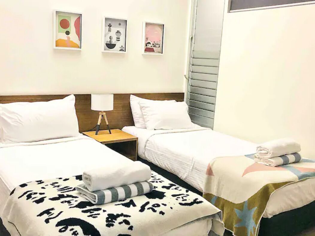 2 bedroom luxury apartment minutes from the beach. — image 16