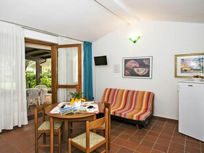 Interior - Nice apartment for 4 guests with A/C, pool, WIFI, TV and terrace (Garda)
