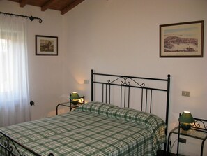 2 camere, culla da viaggio, Wi-Fi gratuito, lenzuola