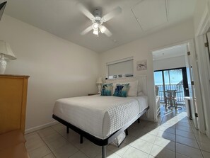 1 sovrum, värdeförvaringsskåp på rummet och strykjärn/strykbräda