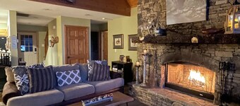 Nana B’s beautiful mountain retreat. Pet friendly! Only 3 miles to Lake Chatuge!
