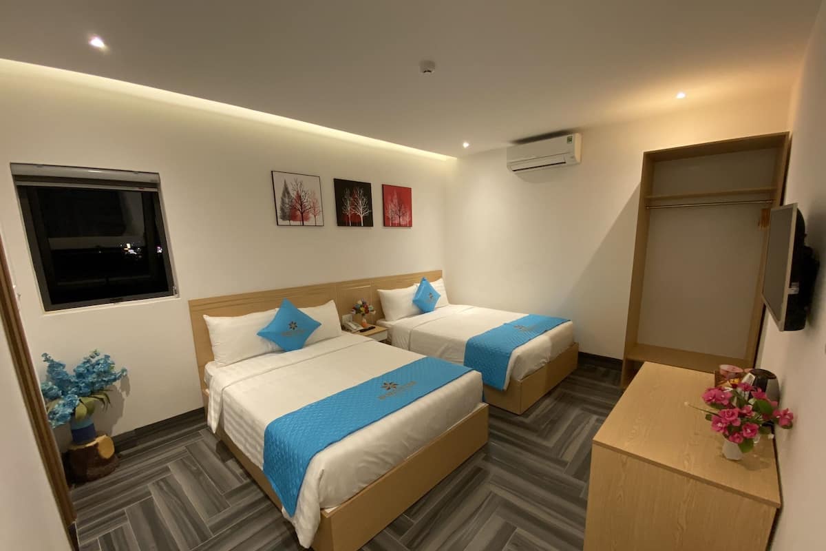 Family Studio | Premium bedding, pillowtop beds, minibar, desk