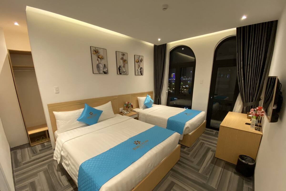 Premium bedding, pillowtop beds, minibar, desk