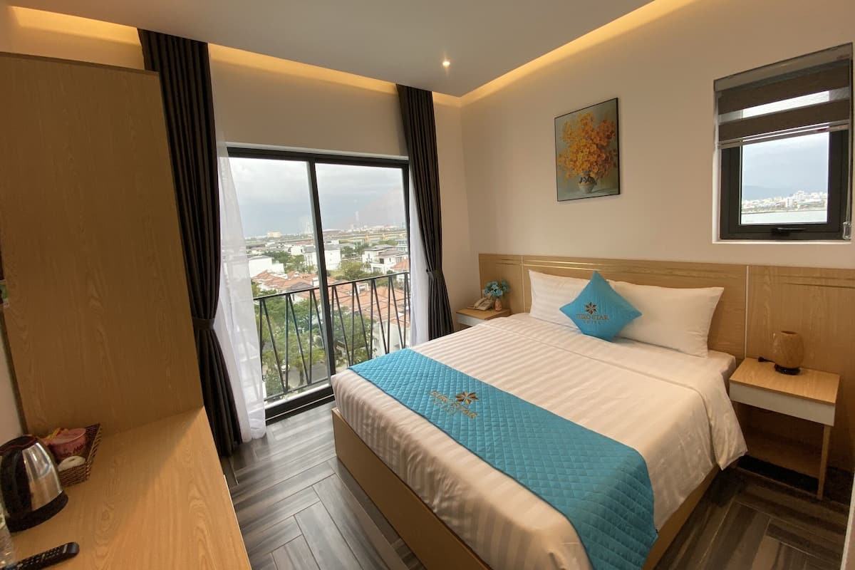 Premium bedding, pillowtop beds, minibar, desk