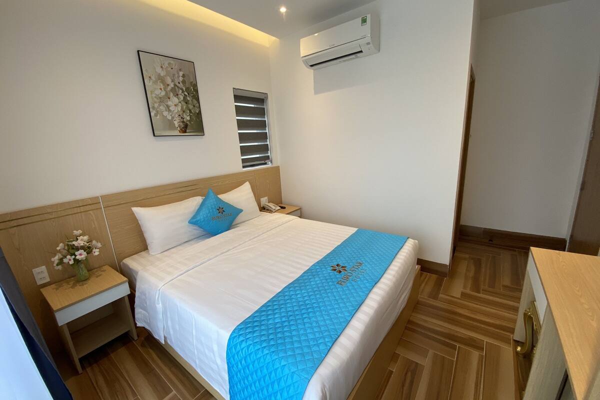 Premium bedding, pillowtop beds, minibar, desk