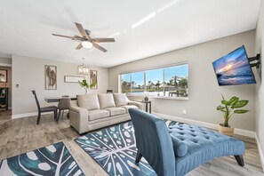 Smart-TV, Kamin, Drucker