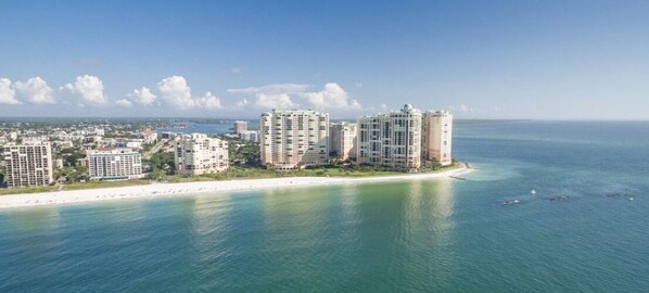 Beach nearby, sun-loungers, beach towels