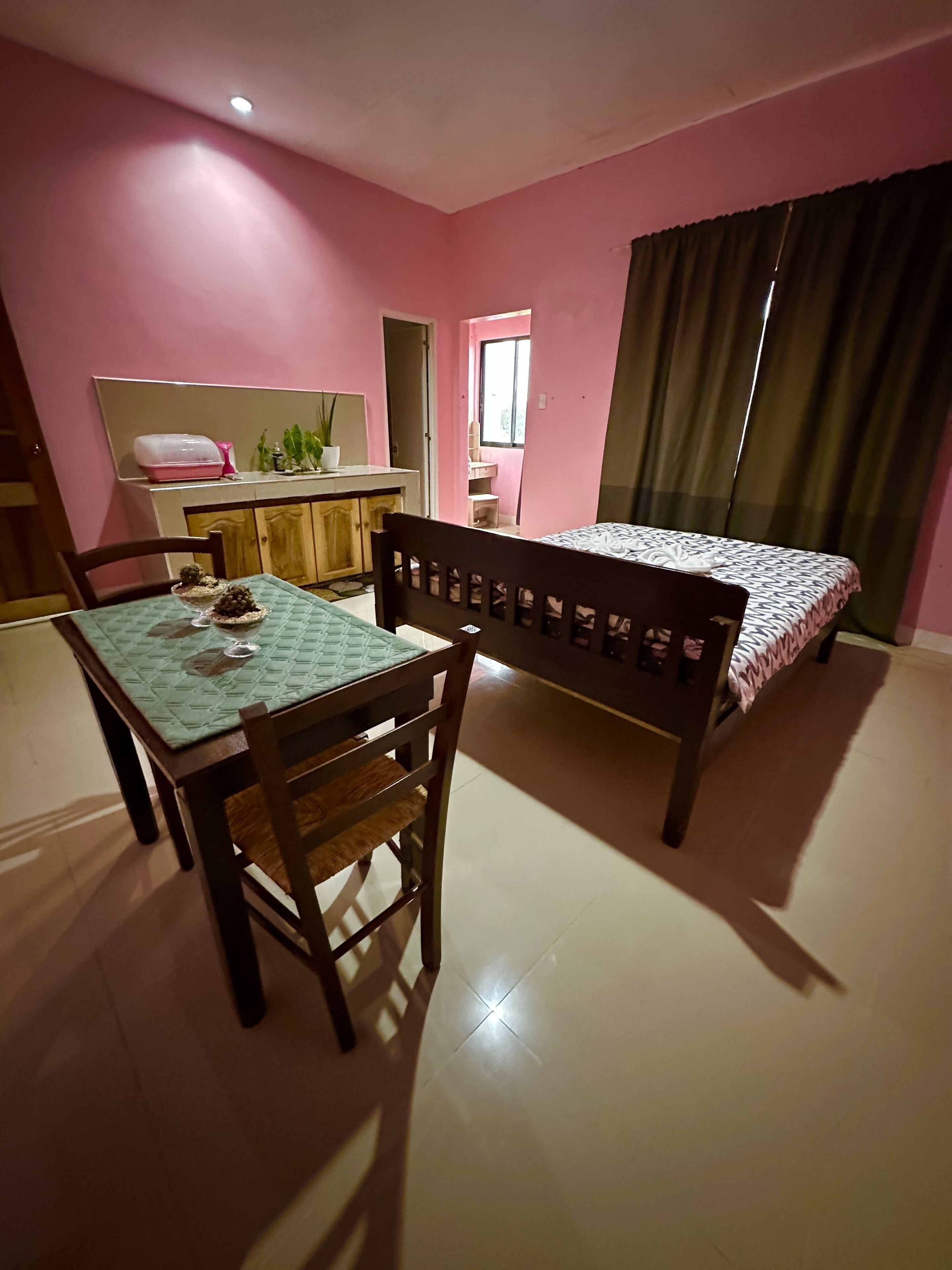 Kahden hengen deluxe-huone | Silitysrauta/-lauta, ilmainen Wi-Fi, vuodevaatteet
