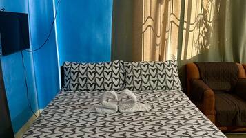 Iron/ironing board, free WiFi, bed sheets