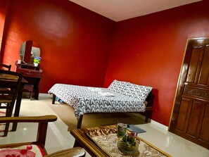 Habitación doble Deluxe | Tabla de planchar con plancha, wifi gratis y ropa de cama 