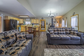 Smart TV, DVD player, books, video library - Private Getaway Cabin near Hot Springs  (Fairbanks)
